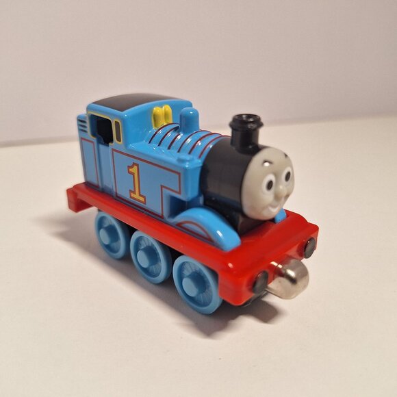 Thomas & Friends 3" Train Tank Engine #1 Magnetic Diecast Metal Take N Play 2002 - Picture 1 of 7